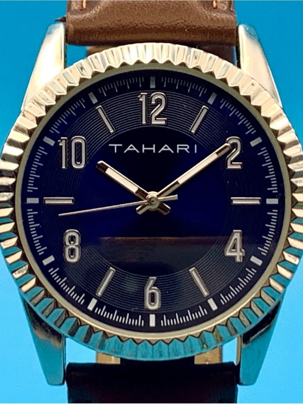 TAHARI By ACCUTIME Men’s Quartz Wristwatch Fluted Bezel Working New Battery